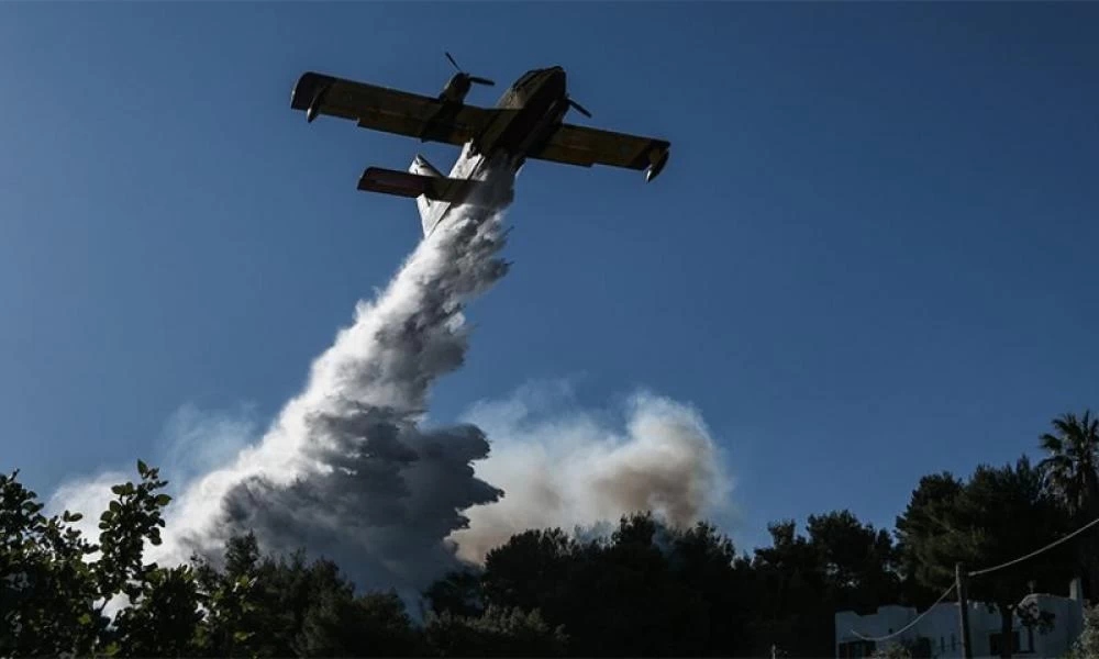 Φωτιά στη Χιόνα Αχαΐας – Απογειώθηκαν και δύο Πετζετέλ